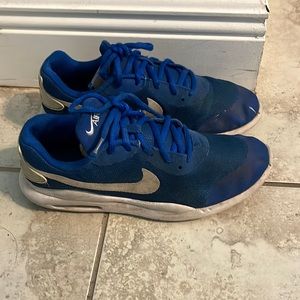 Nike blue tennis shoes
